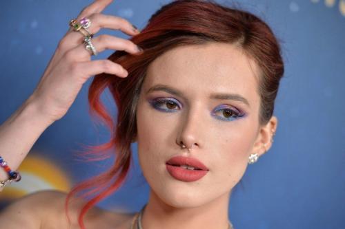 Кончики волос розового цвета. Розовые пряди на темных волосах