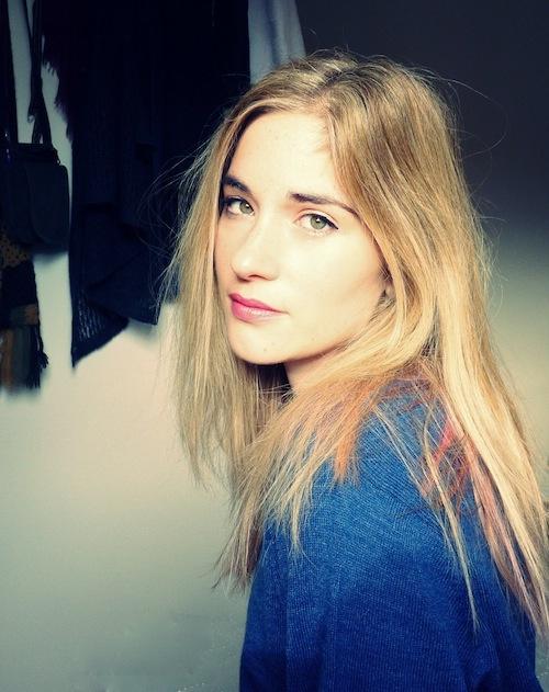 Розовые пряди на светлых волосах 2019. Модные цвета волос 2019: подсказки для блондинок 07 Розовые пряди на светлых волосах 2019. Модные цвета волос 2019: подсказки для блондинок 07