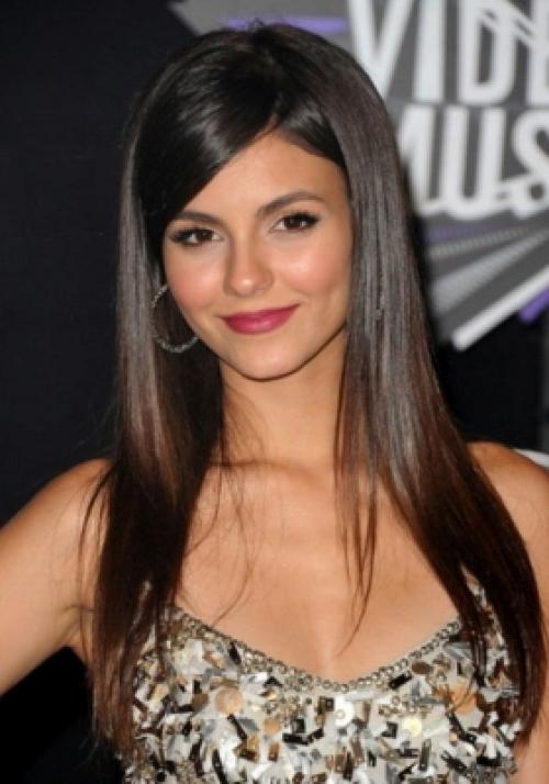 Прическа простая и красивая. Красивые вечерние прически на длинные волосы 03 Прическа простая и красивая. Красивые вечерние прически на длинные волосы 03