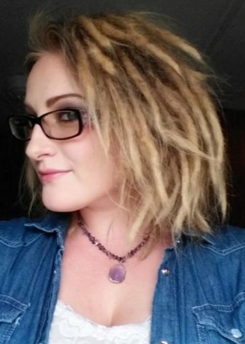 Самые легкие, но красивые прически. Высокая прическа Высокая прическа, при этом легкая и стильная – это буквально спасательный круг для всех модниц летом. 03 Самые легкие, но красивые прически. Высокая прическа Высокая прическа, при этом легкая и стильная – это буквально спасательный круг для всех модниц летом. 03