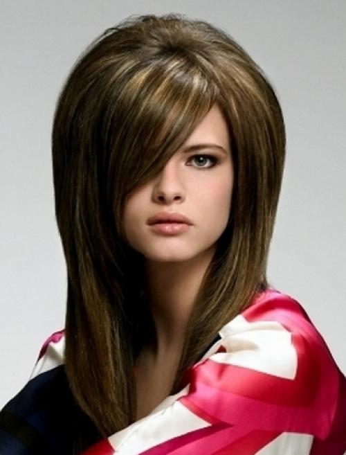 Прическа с прямыми волосами и начесом. Прически с начесом и челкой на собранные волосы (с фото)