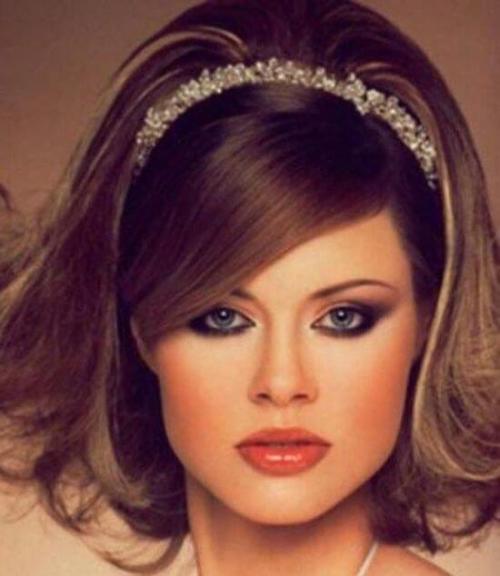 Укладка на каре средние волосы. Пробор 05