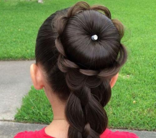 Детские прически с бубликом. Как сделать прическу с бубликом для волос пошагово с фото