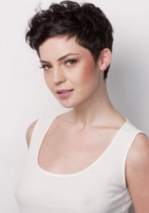 Прическа на средней длины. Красивые прически на средние волосы для женщин 50+ 31