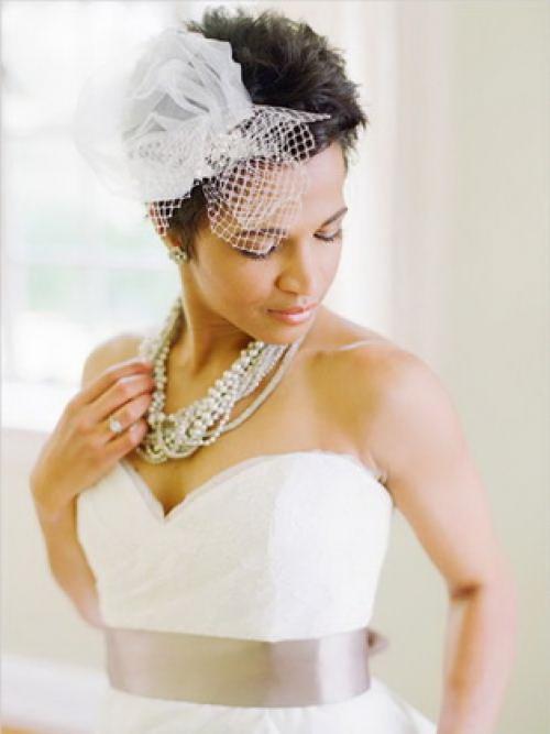 Как сделать прическу на короткие волосы свадебную. Прически для невесты на свадьбу на короткие волосы с челкой и без