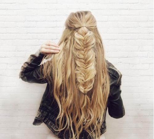 Зачіски на середнє волосся локони. Прически с кудрями: как создать привлекательные локоны и завитки? 77 фото самых стильных идей