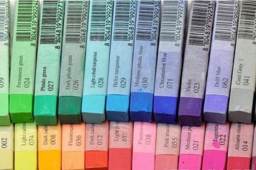 Покрасить пряди в синий цвет. Вариант первый