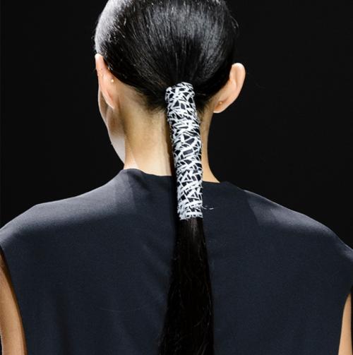 Красиві зачіски на середнє волосся. Красивые причёски для особых случаев 23