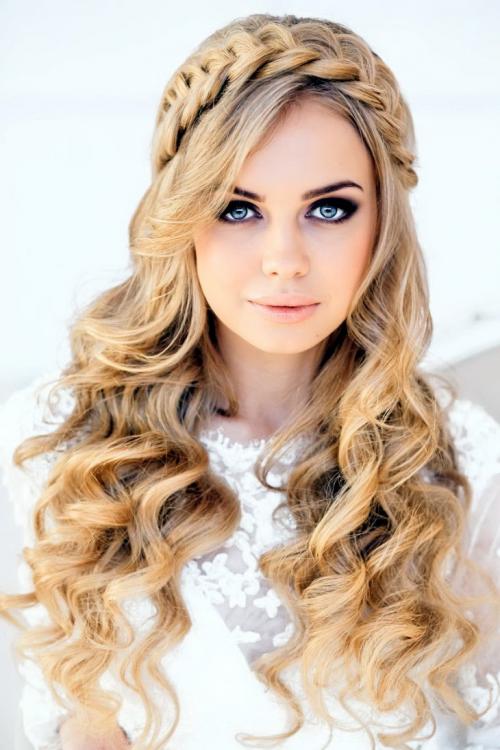 Зачіски на середнє волосся локони. Прически с кудрями: как создать привлекательные локоны и завитки? 77 фото самых стильных идей