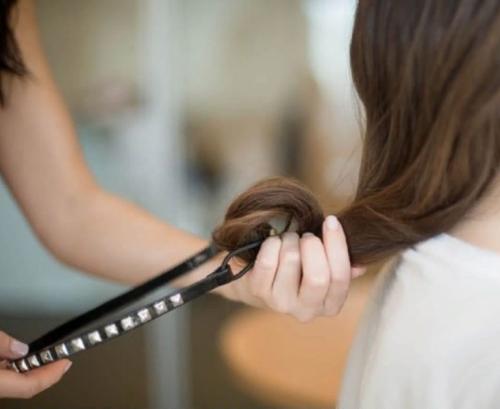 Низкий пучок с бубликом. Как сделать пучок из волос без шпилек?