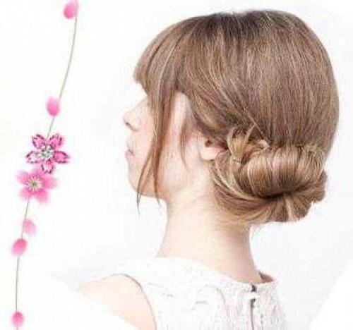 Низкая прическа на средние волосы. Свадебные прически на средние волосы 15