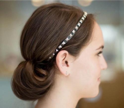 Низкий пучок с бубликом. Как сделать пучок из волос без шпилек?