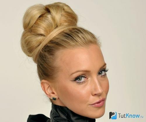 Как сделать пучок с бубликом ребенку. Прически с бубликом на длинные волосы