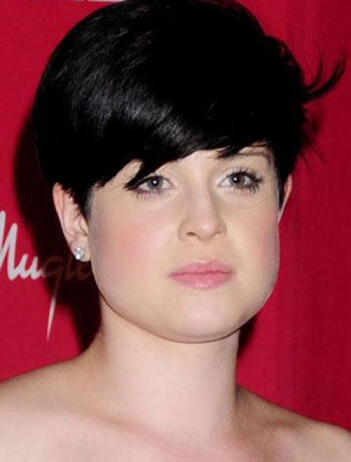 Прическа на светлые волосы средней длины для полного лица. Окрашивание волос для полного лица