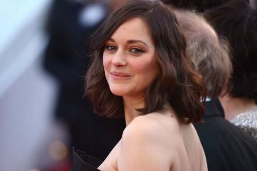 Стрижка ассиметричный боб вид сзади. 10 интересных моделей стрижки боб: вид сзади