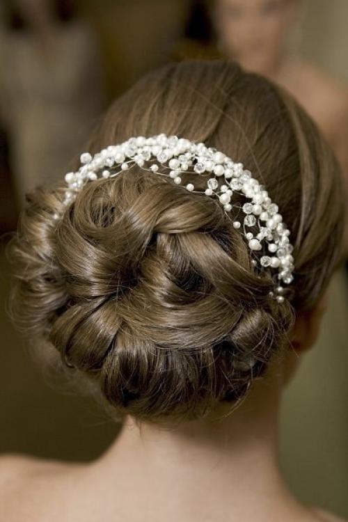 Собранные прически пошагово. Собранные прически на основе пучка