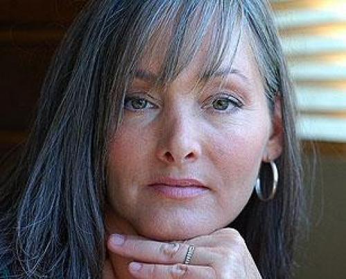 От чего люди седеют в раннем возрасте. Почему седеют волосы у молодых людей: причины ранней седины