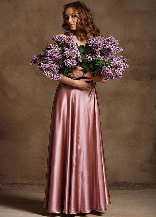 С чем носить шелковую юбку миди. С чем носить шёлковую юбку