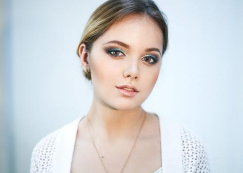 Как красиво сделать макияж в домашних условиях. Как сделать макияж в домашних условиях — делаем красивый и правильный макияж своими руками (100 фото)