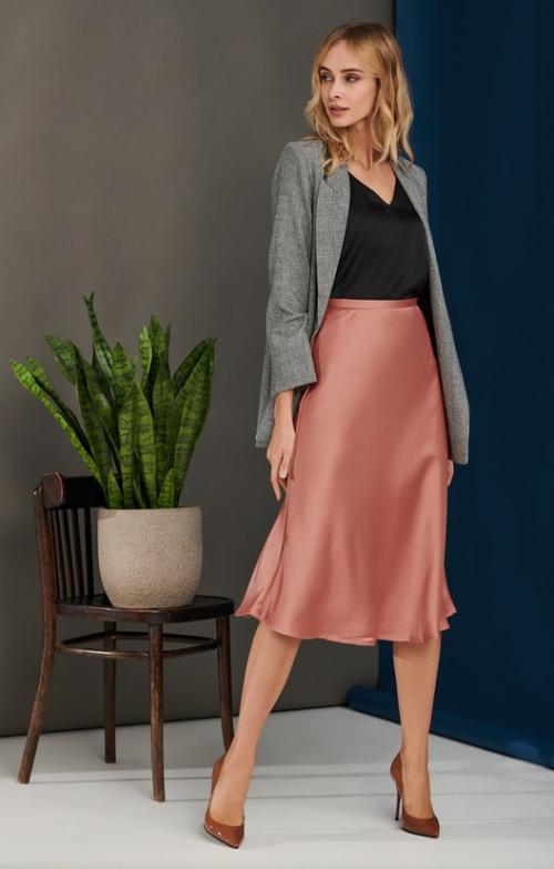 С чем носить шелковую юбку миди. С чем носить шёлковую юбку