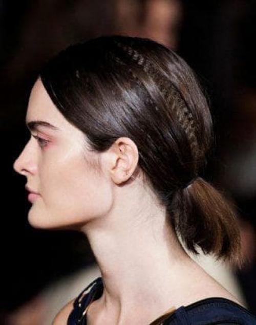 Небрежный хвост на короткие волосы. На короткие волосы