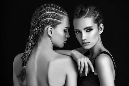 Прически строгие на средние волосы. Красивые прически на средние волосы для женщин 50+ 20