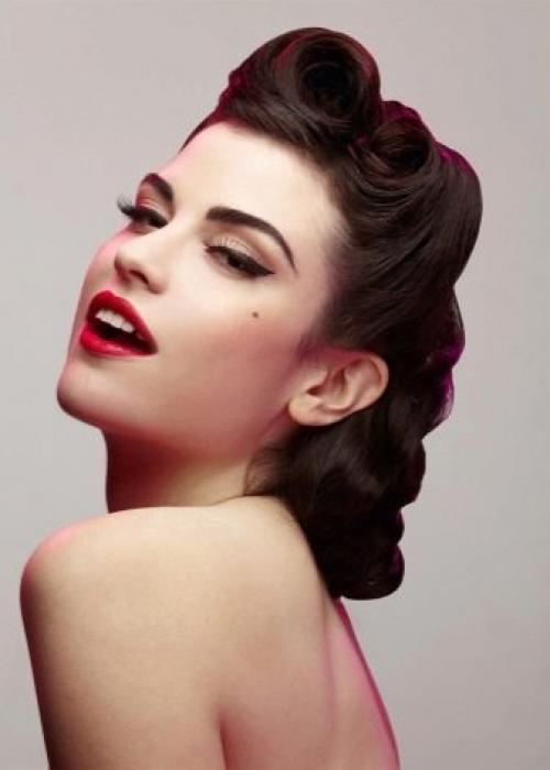 Прически на среднюю длину. Красивые прически на средние волосы для женщин 50+ 20 Прически на среднюю длину. Красивые прически на средние волосы для женщин 50+ 20