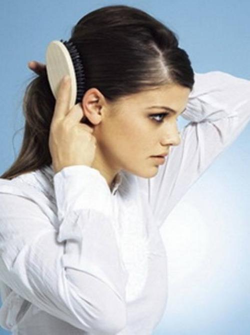 Хвост с выпущенными прядями, как сделать. Элегантный конский хвост