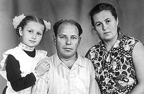 Повалий таисия без грима. Таисия Повалий: Жизненный путь от певицы, до советницы президента