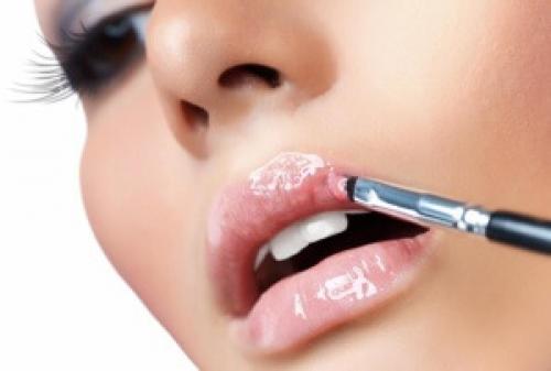 Как красить губы естественно. Как красить губы: секреты профессиональных визажистов