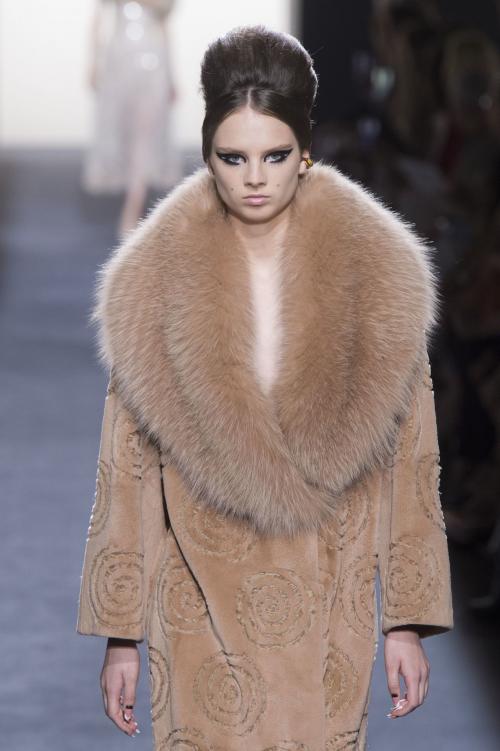 Короткие стрижки для квадратного лица 2020. Правил.  Какие стрижки для квадратного лица НЕ подходят