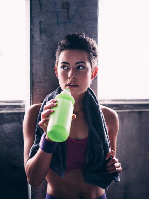 Короткие стрижки для квадратного лица 2020. Правил.  Какие стрижки для квадратного лица НЕ подходят