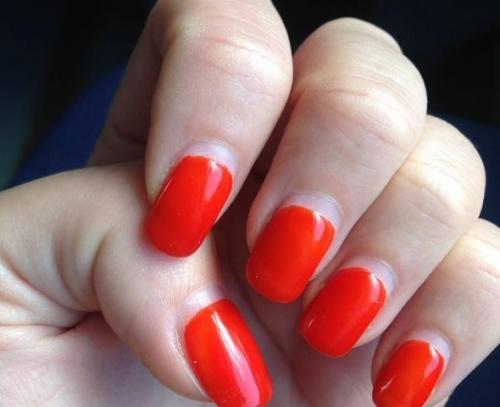 Почему гель-лак слезает пленкой. Почему гель-лак не держится на ногтях?