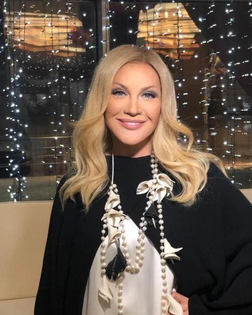 Повалий таисия без грима. Таисия Повалий: Жизненный путь от певицы, до советницы президента