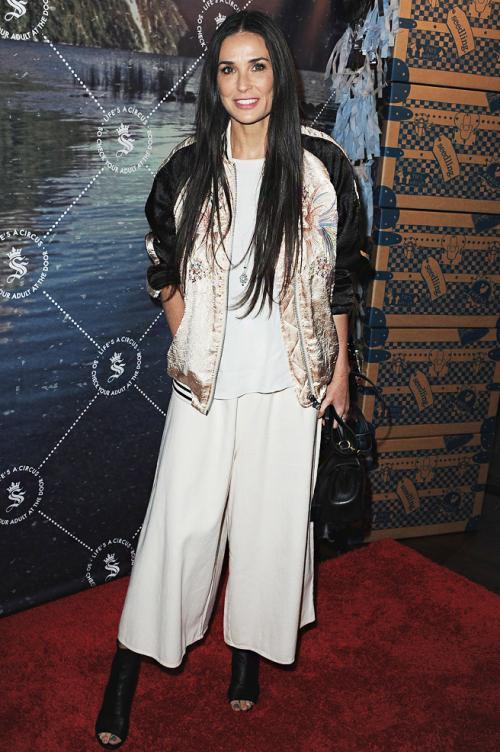 Стиль Деми Мур. Звездный стиль: Деми Мур и ее выходные наряды 08