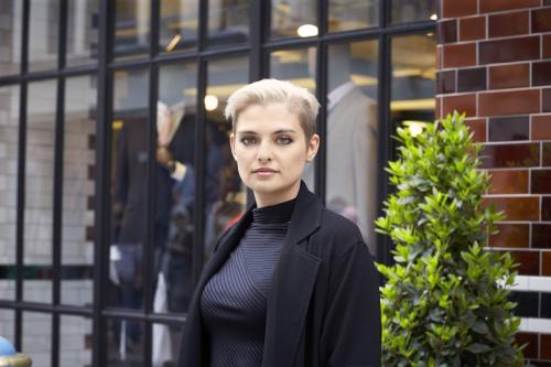 Короткие стрижки для квадратного лица 2020. Правил.  Какие стрижки для квадратного лица НЕ подходят