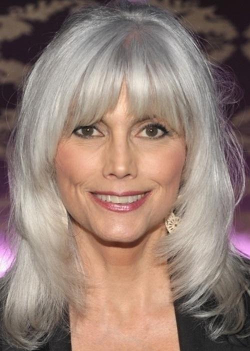 Прически на среднюю длину волос в домашних условиях. Омолаживающие прически для женщин 50 лет на средние волосы