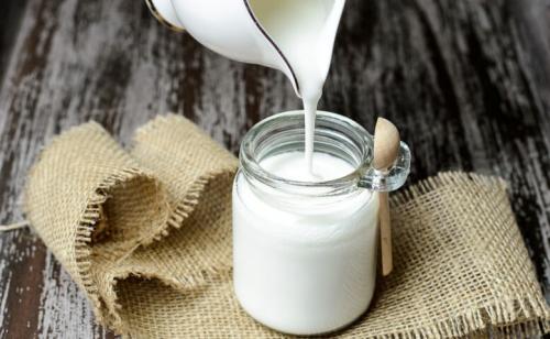 Маска для волос из испорченного кефира. Рецепты масок для роста и укрепления волос с кефиром в домашних условиях