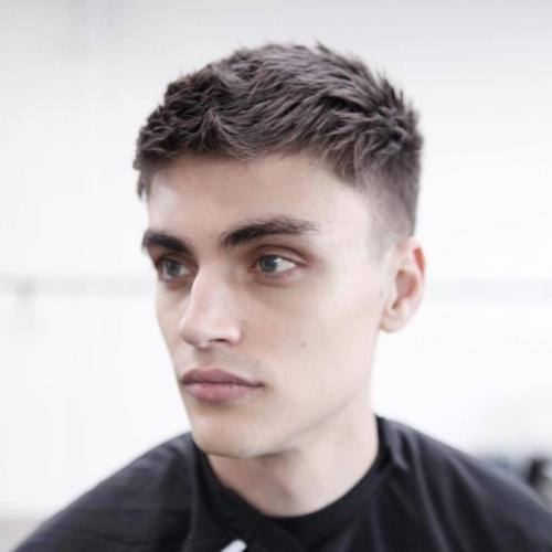 Мужские стрижки 2019 с челкой. Естественная мужская стрижка 2019-2020