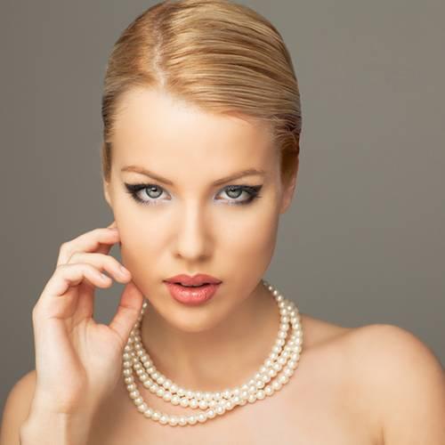 Как сделать хвост небрежный. Как сделать низкий хвост с пробором 01 Как сделать хвост небрежный. Как сделать низкий хвост с пробором 01