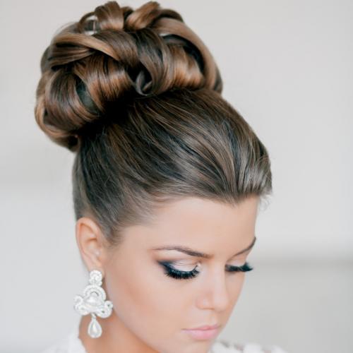 Простые высокие прически на средние волосы. Как сделать высокую прическу на средние волосы?