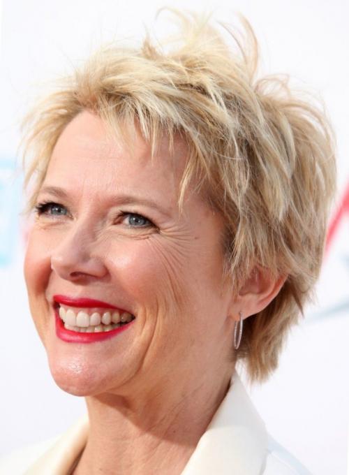 Прически для пожилых женщин с длинными волосами. Модные стрижки в зависимости от длины волос