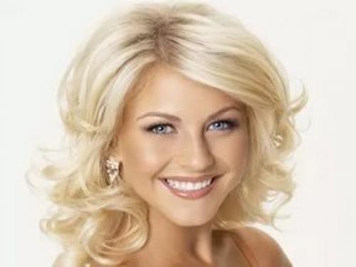 Как самой сделать укладку на средние волосы. Как уложить волосы феном 22