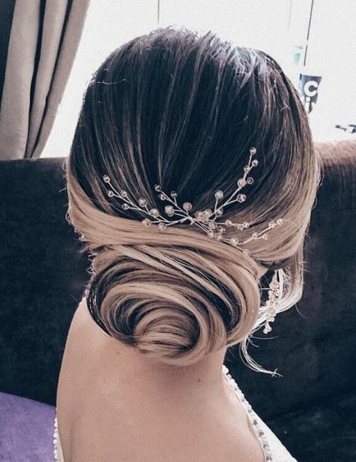 Свадебные прически с челкой 2019. 10 трендовых свадебных причесок 2019 года.