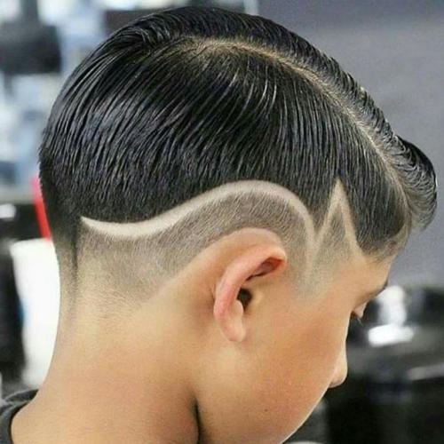 Как красиво подстричь мальчика машинкой в домашних. Как сделать модельную стрижку мальчику в домашних условиях