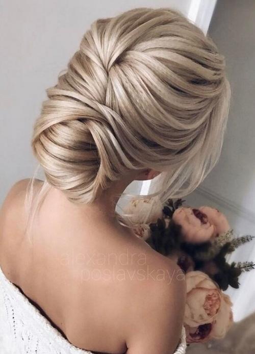 Свадебные прически с челкой 2019. 10 трендовых свадебных причесок 2019 года.
