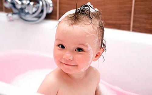 Можно ли взрослым использовать детский шампунь. Можно ли мыть голову детским шампунем взрослым? 14