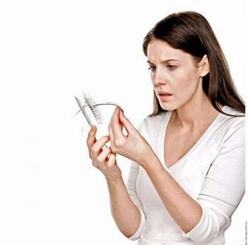 После родов сильно путаются волосы. Все дело в гармонии души и тела: 7 причин выпадения волос