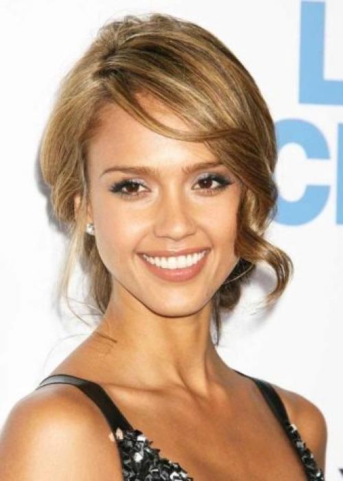 Праздничные укладки на средние волосы. Как подобрать? 04