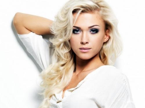 Как изменить цвет волос с темного на светлый. Высветление прядей